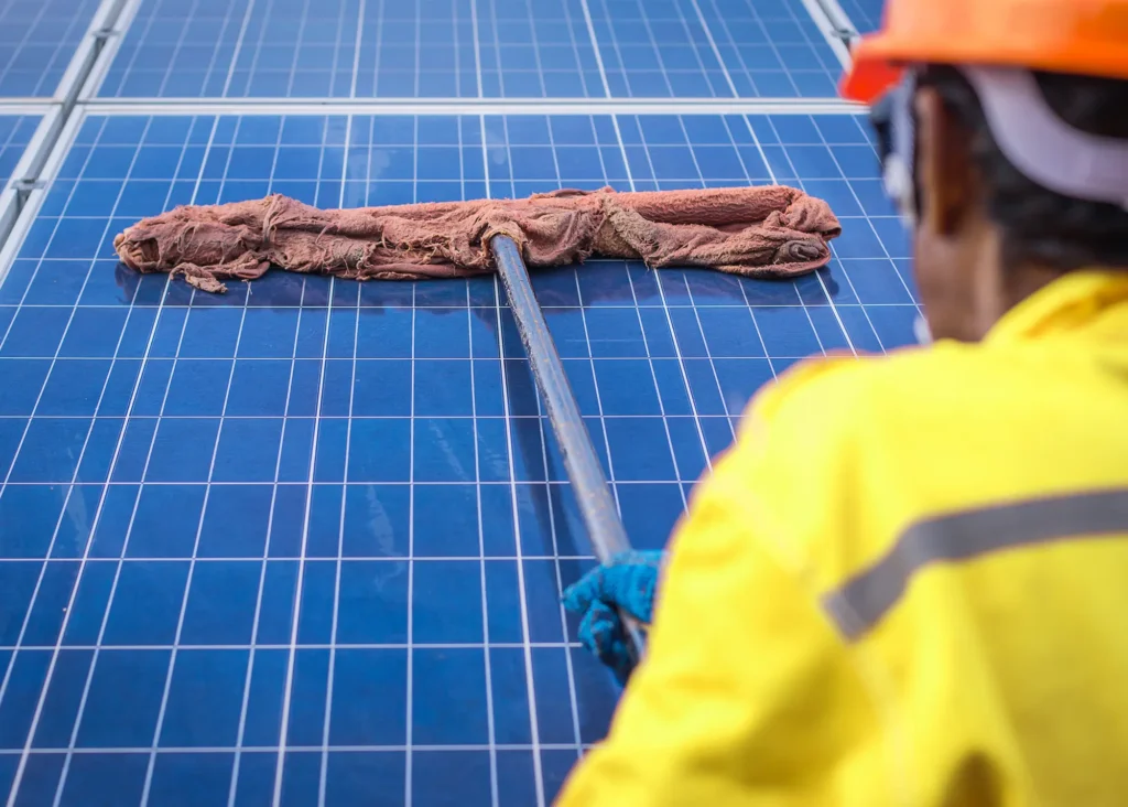 photovoltaikreinigung-js-reinigung-1 Photovoltaikreinigung, Solaranlagen-Reinigung, Reingung von Solaranlagen, Gebäudereinigung Sehnde, Joseph Sarr, JS-Gebäudereinigung Glas- und Gebäudereinigung Sehnde und Umland